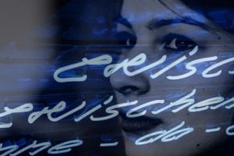 Portrait vor Neonschrift Portrait vor Neonschrift